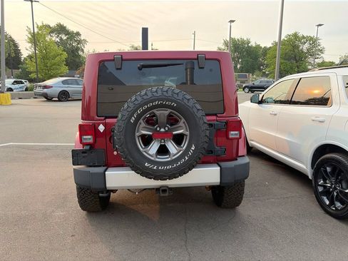 Used 2012 Jeep Wrangler Unlimited Sahara w/ Connectivity Group AWD/4WD image 4