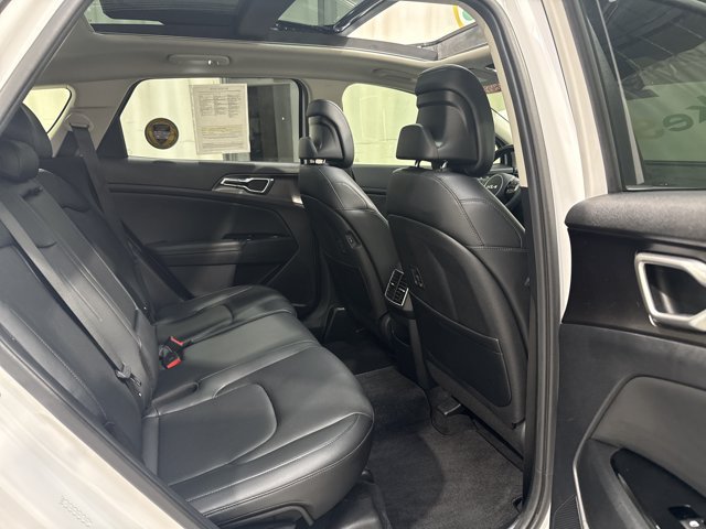 Certified 2025 Kia Sportage EX w/ Premium Package AWD/4WD image 31