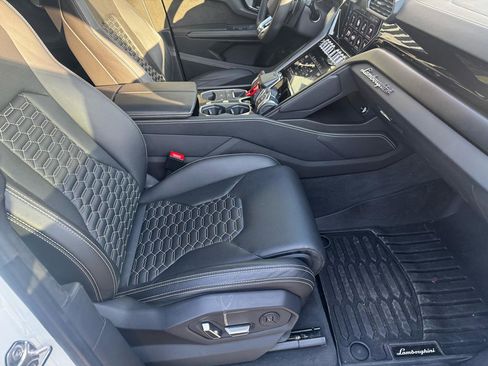 Used 2022 Lamborghini Urus image 49