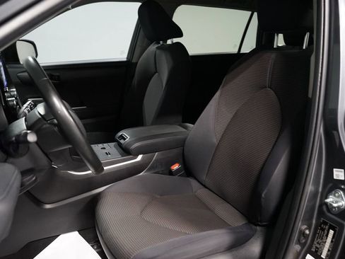 Used 2023 Toyota Highlander LE image 27