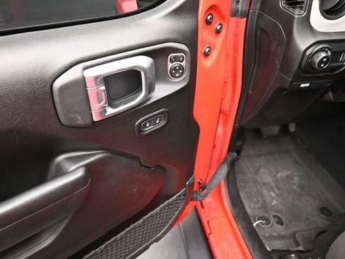 Used 2024 Jeep Gladiator Sport AWD/4WD image 14