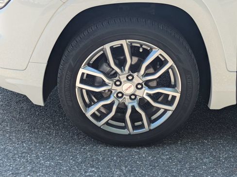 Used 2024 GMC Terrain Denali AWD/4WD image 10