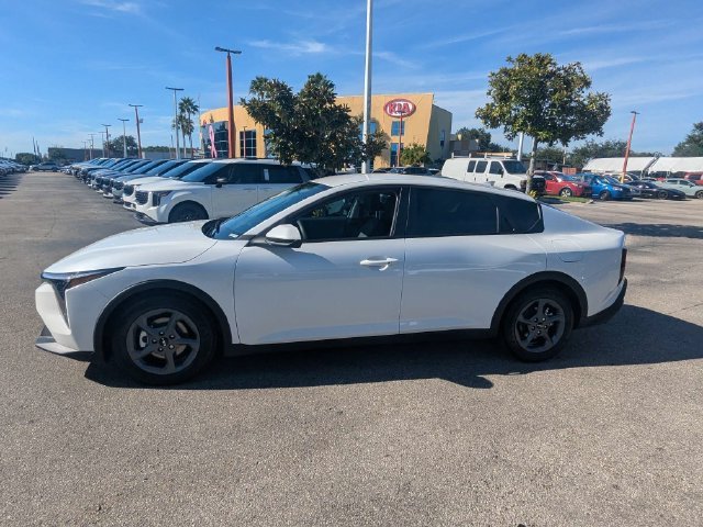 New 2026 Kia K4 FWD image 3