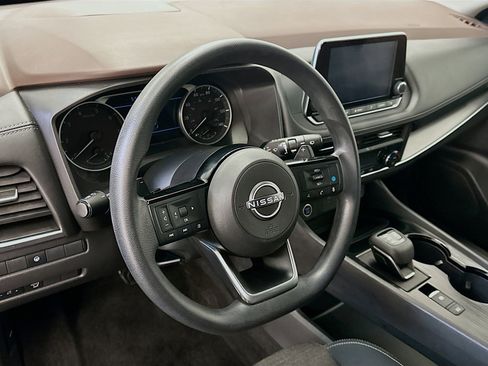 Used 2023 Nissan Rogue SV image 18