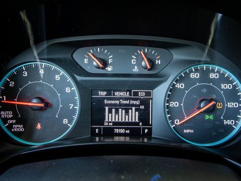 Used 2019 Chevrolet Equinox LS image 2