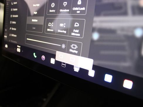 Used 2022 Tesla Model S Plaid image 14