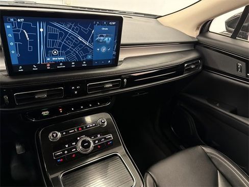 Used 2022 Lincoln Nautilus FWD w/ Premium Package image 24