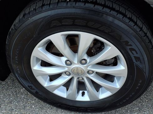 Used 2019 Chrysler Pacifica Touring-L FWD image 9