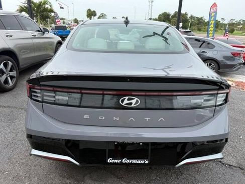 Used 2024 Hyundai Sonata SEL FWD image 4