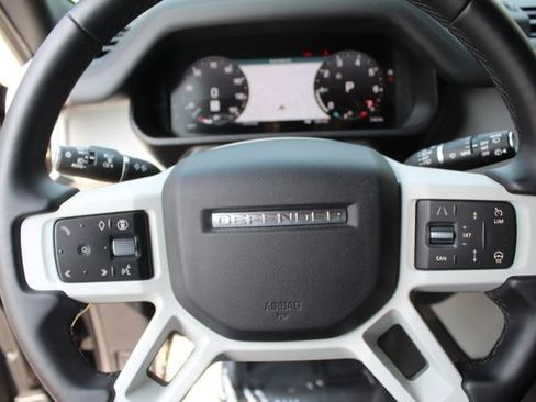Used 2024 Land Rover Defender 110 SE image 18