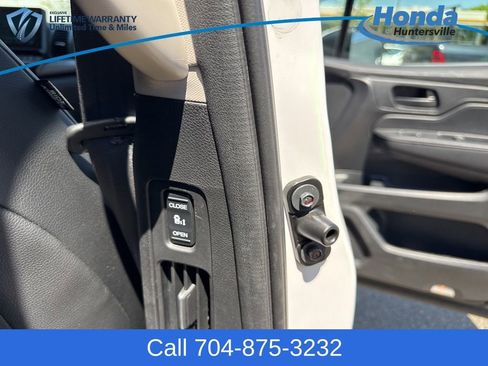Used 2025 Honda Odyssey EX-L image 19