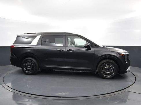 Used 2025 Kia Carnival EX image 40