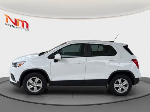 Used 2018 Chevrolet Trax LS AWD/4WD image 2