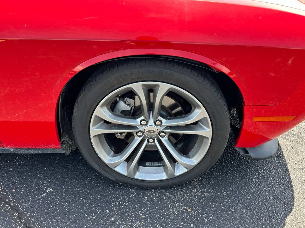 Used 2022 Dodge Challenger R/T RWD image 2