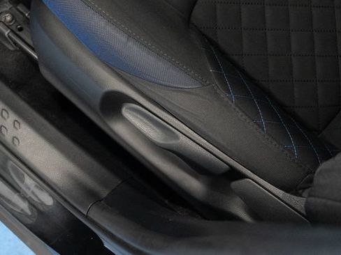 Used 2021 Toyota C-HR XLE FWD image 4