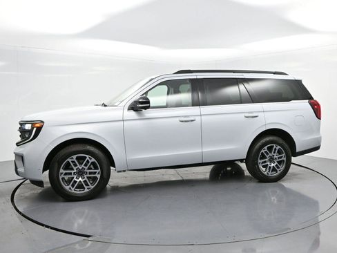 Used 2025 Ford Expedition Active AWD/4WD image 4