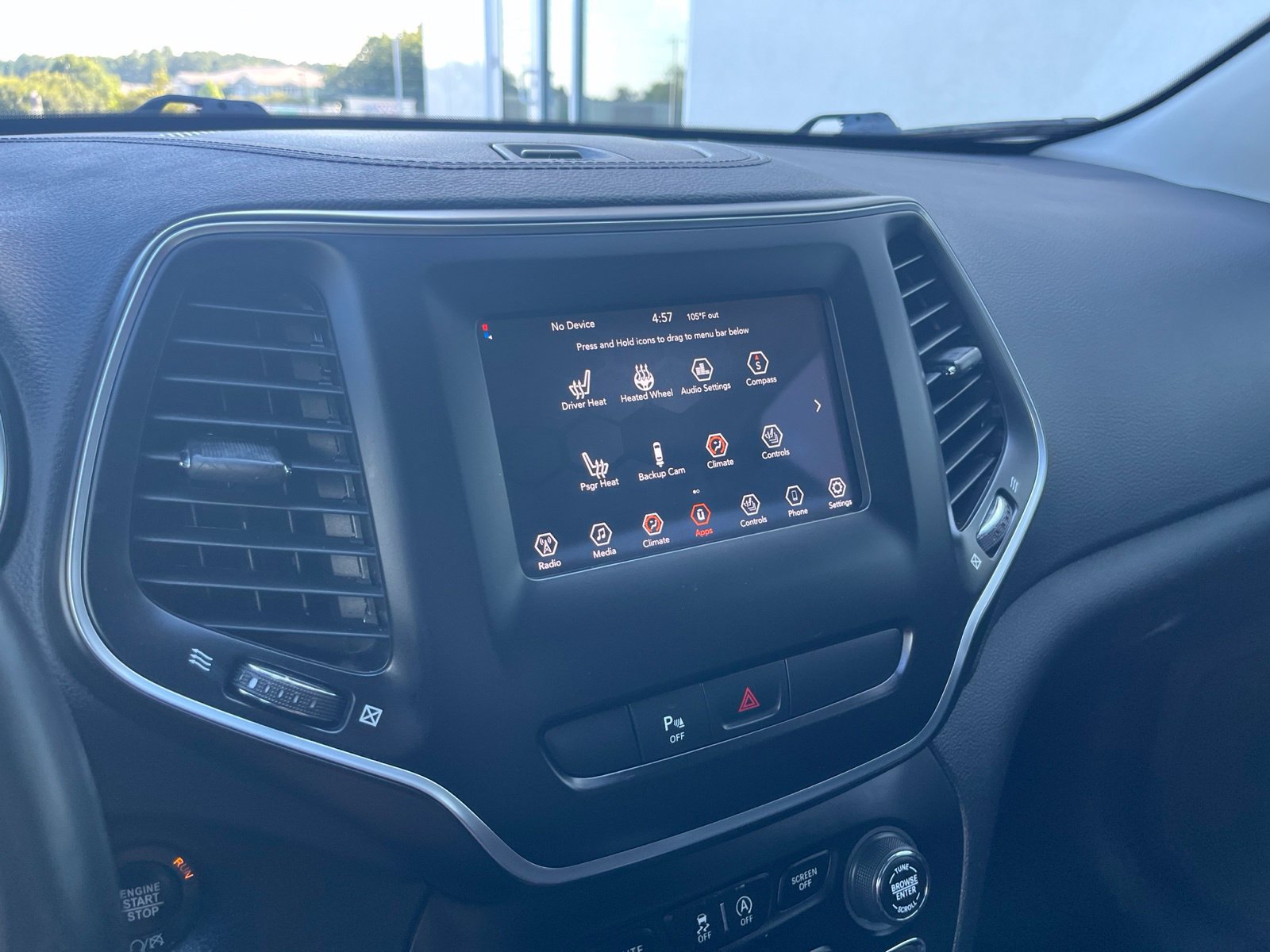 Used 2019 Jeep Cherokee Latitude Plus w/ Cold Weather Group AWD/4WD image 22