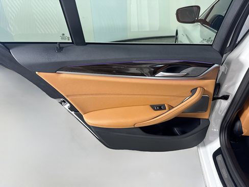 Used 2023 BMW 530e w/ Premium Package image 26