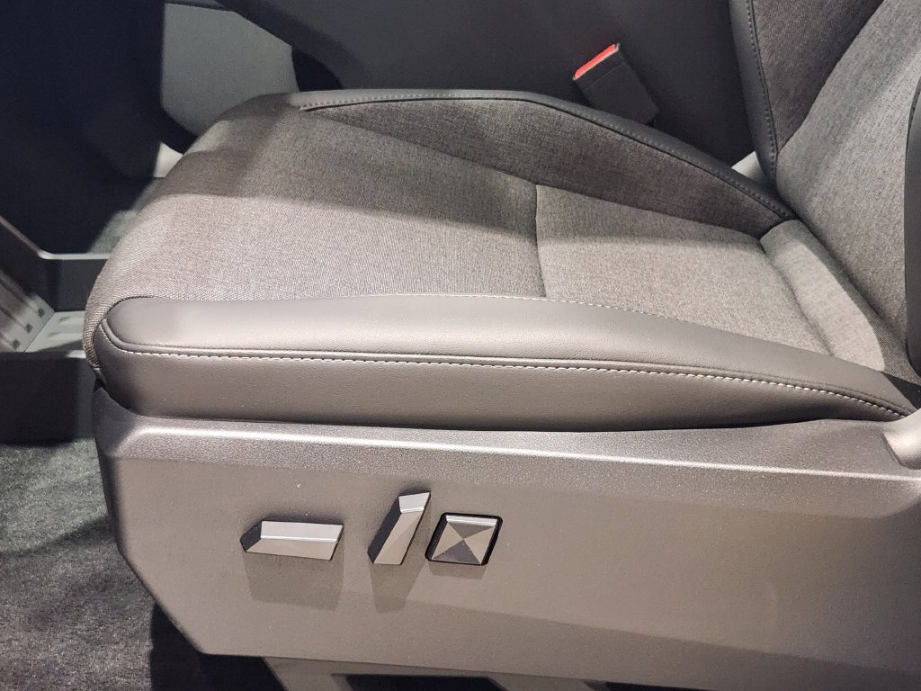 Used 2026 Tesla Cybertruck AWD Crew Cab image 23