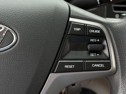 Used 2018 Hyundai Elantra SE w/ SE Connectivity Package 04 FWD image 15
