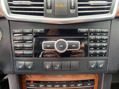 Used 2013 Mercedes-Benz E 550 4MATIC Sedan image 14