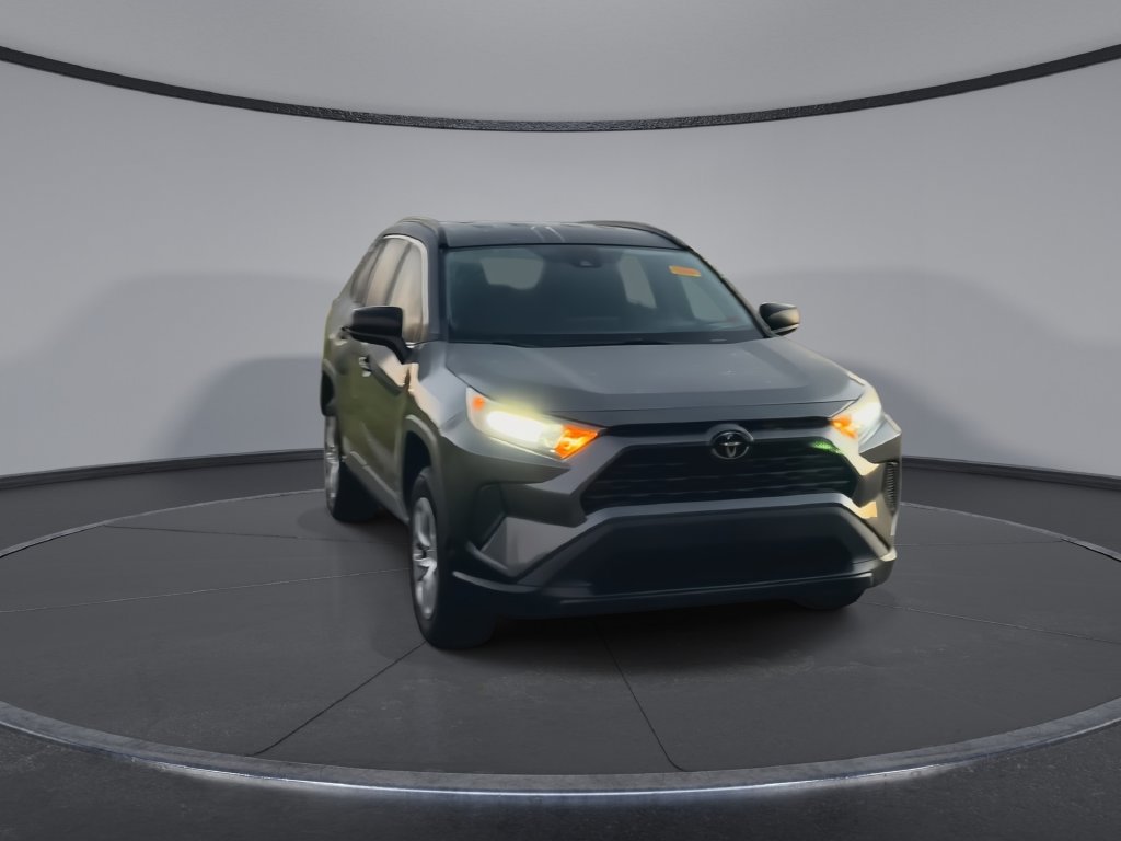 Used 2021 Toyota RAV4 LE FWD image 3