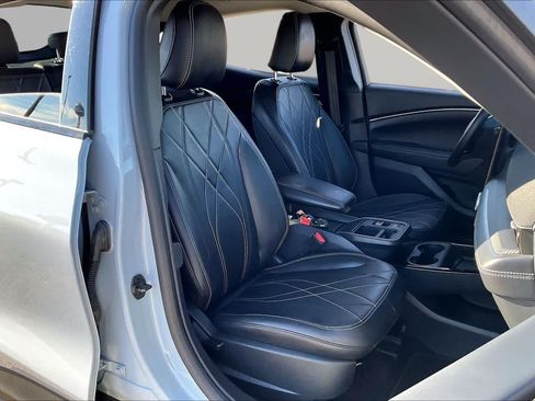 Used 2025 Ford Mustang Mach-E Select w/ Comfort Package Lite RWD image 9