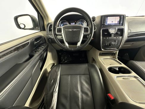 Used 2012 Chrysler Town & Country Touring-L w/ Premium Group FWD image 35
