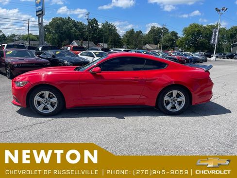 Used 2016 Ford Mustang Coupe RWD image 4