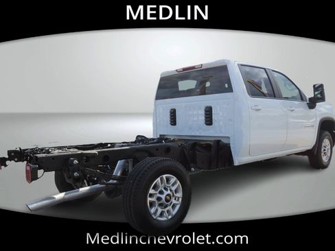 Used 2025 Chevrolet Silverado 2500 LT w/ Convenience Package AWD/4WD image 6