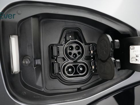 Used 2024 Nissan Ariya AWD image 25