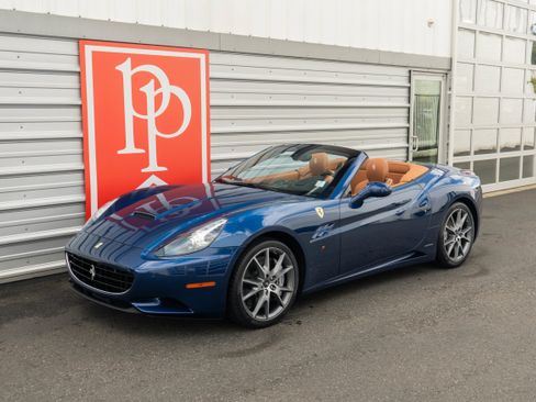 Used 2012 Ferrari California RWD image 28