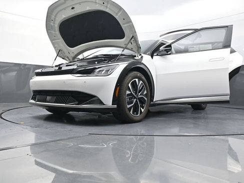 Used 2023 Kia EV6 Wind w/ Wind Technology Package AWD/4WD image 33