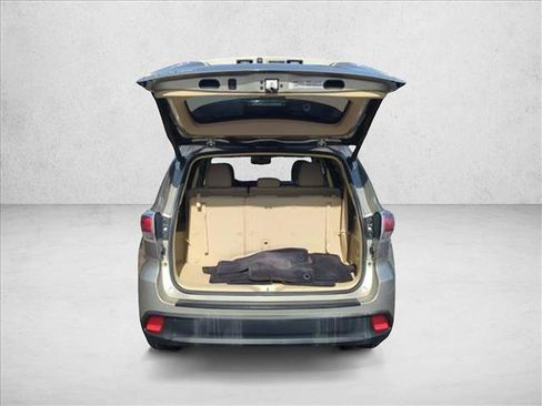 Used 2015 Toyota Highlander XLE image 6
