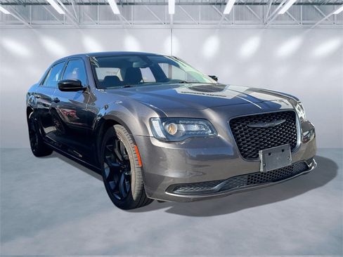 Used 2022 Chrysler 300 Touring w/ Sport Appearance Package image 14