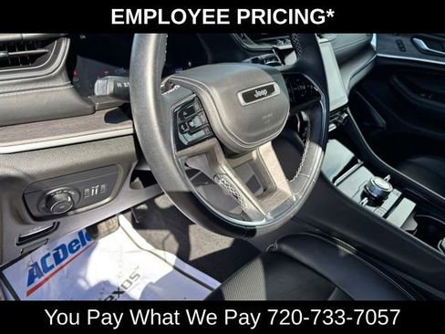 Used 2022 Jeep Grand Cherokee Overland w/ Luxury Tech Group IV AWD/4WD image 14