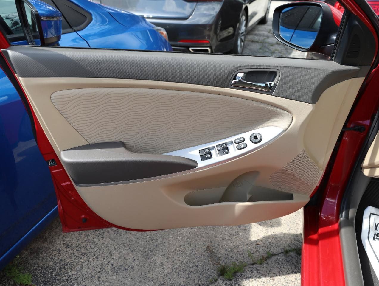 Used 2013 Hyundai Accent GLS w/ Premium Pkg FWD image 14