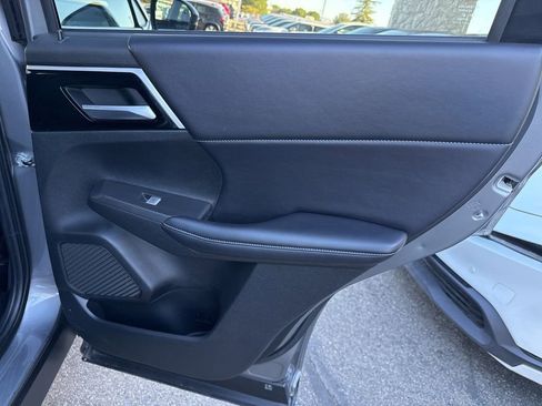 Used 2024 Mitsubishi Outlander SE image 32