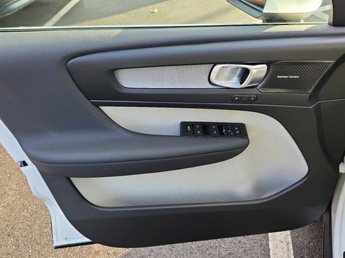Used 2025 Volvo XC40 B5 Ultra w/ Protection Package Premier image 12
