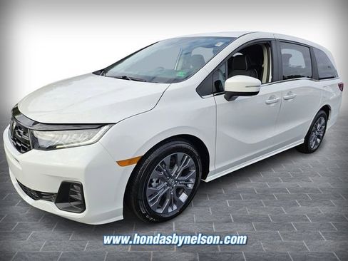 New 2026 Honda Odyssey Touring image 3