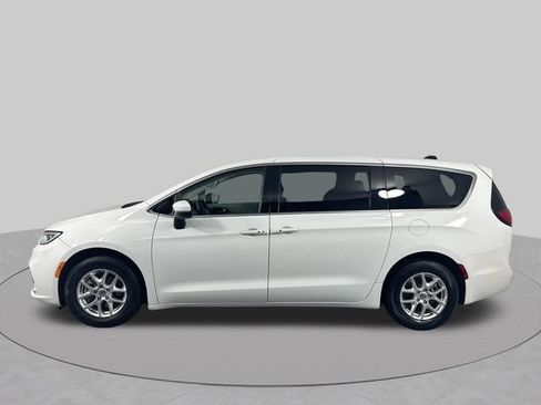 Used 2023 Chrysler Pacifica Touring-L FWD image 29