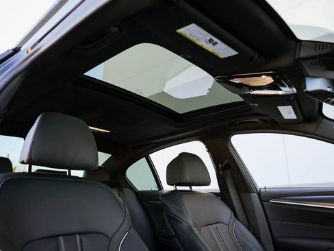 Used 2022 BMW M550i xDrive M550i xDrive image 25