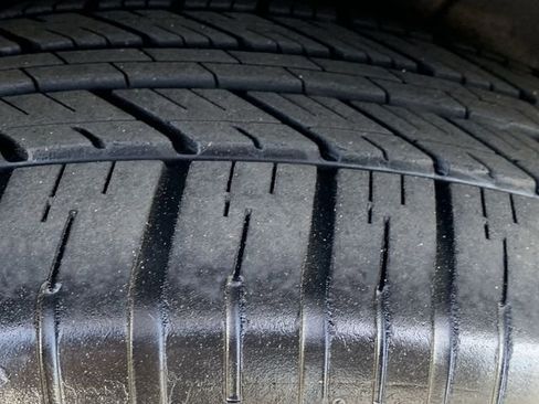 Used 2022 Kia Carnival LX image 35