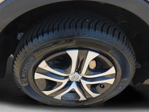 Used 2016 Toyota RAV4 LE image 19