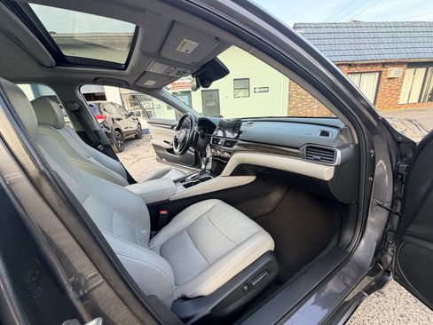 Used 2018 Honda Accord Touring image 32
