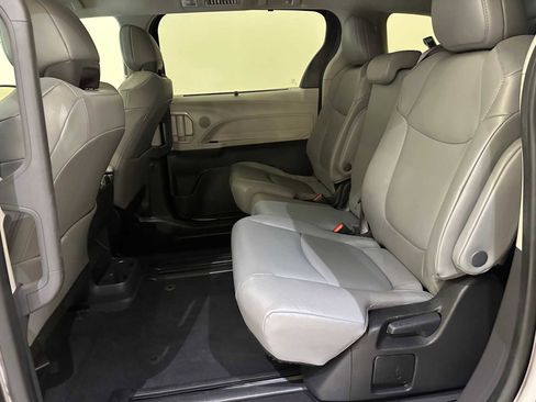 Used 2023 Toyota Sienna XLE FWD image 24
