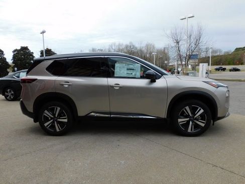 Certified 2022 Nissan Rogue Platinum w/ Head-Up Display Package image 2