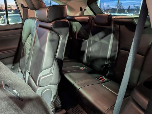 Used 2022 Toyota Highlander XLE image 11