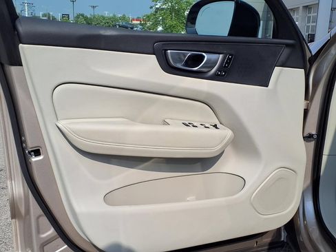 Used 2023 Volvo XC60 B5 Plus AWD/4WD image 10