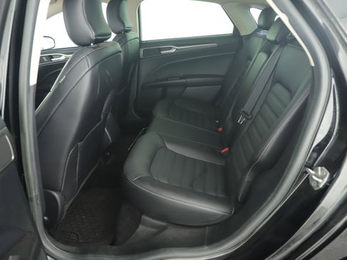 Used 2017 Ford Fusion SE image 9